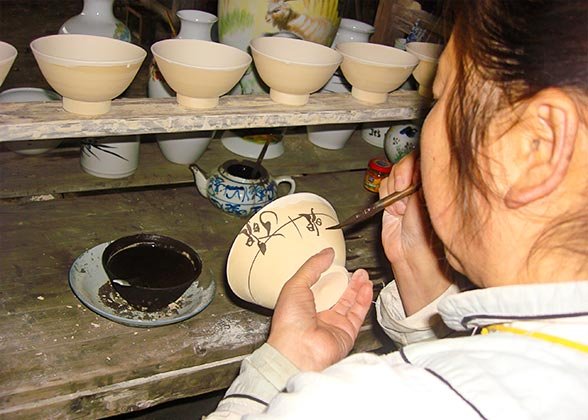 Painting patterns on porcelain