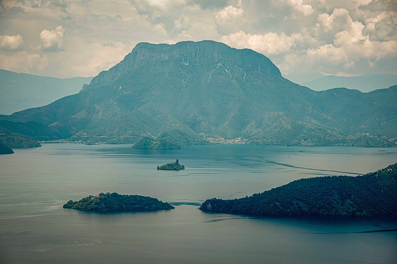 7-Day Northern Yunnan Lake & Culture Tour in Lugu Lake