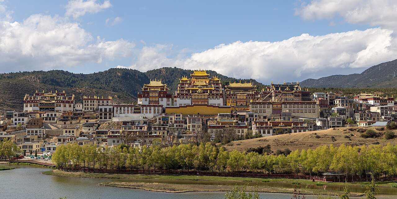 6-Day Shangri-La & Meili Snow Mountain Tour in Yunnan
