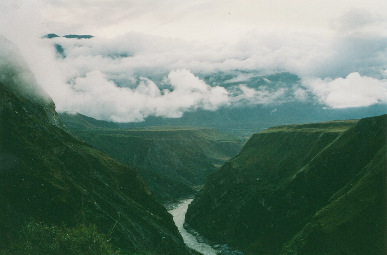 5-Day Tiger Gorge & Haba Village Adventure in Yunnan