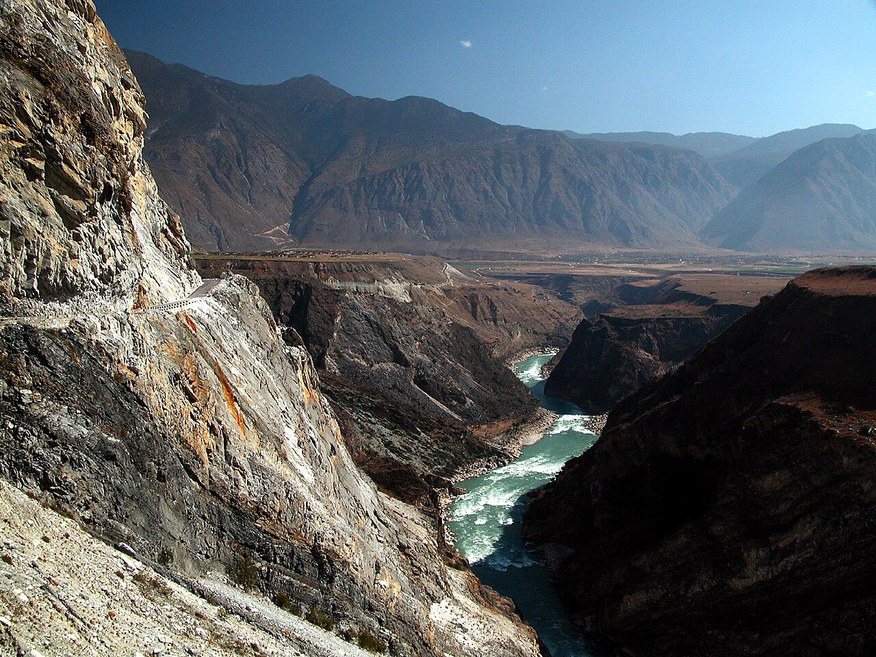 2-Day Tiger Leaping Gorge Scenic Escape in Yunnan