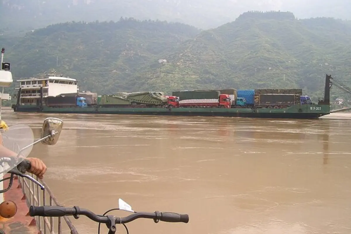 Three Gorges scenery on the Yangtze cruise