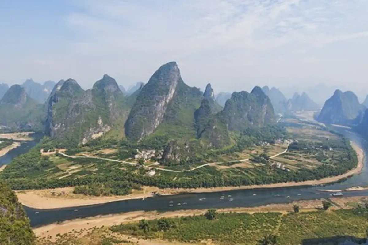 Li River karst scenery between Guilin and Yangshuo