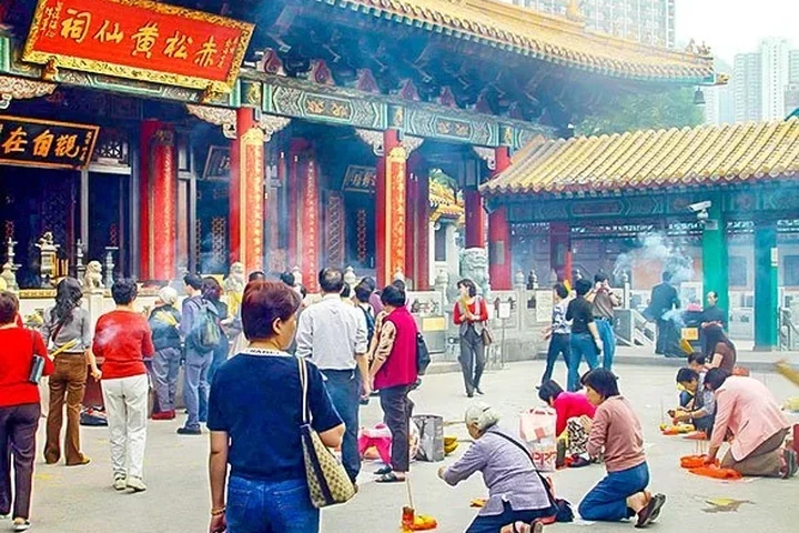 Victoria Peak, Central and Wong Tai Sin — itinerary scenery