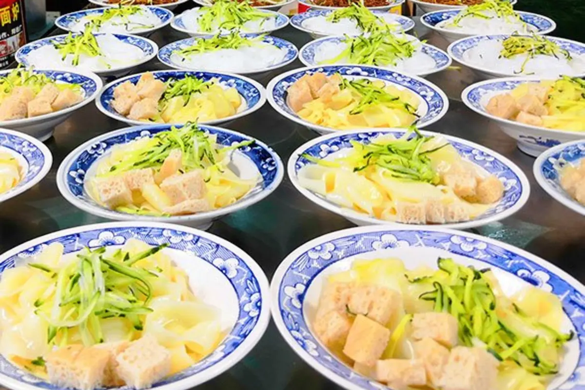 Buffet lunch during the Terracotta Army excursion