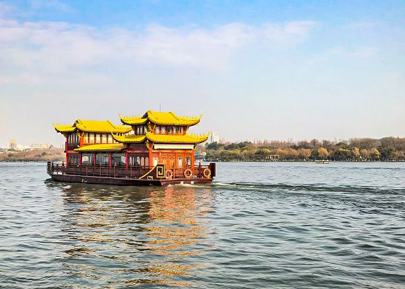 Dragon Boat on West Lake