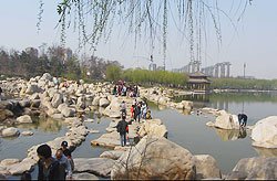 Qujiang Pool Park in Xian