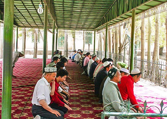 Local Pilgrims at Id Kah Mosque Local Pilgrims at Id Kah Mosque
