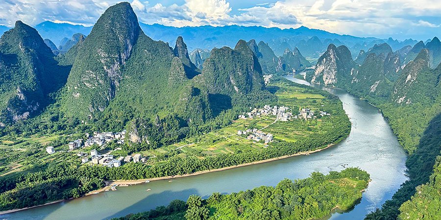 Xianggong Mountain on Sunny Days