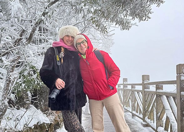 Take a Photo in Snowy Zhangjiajie