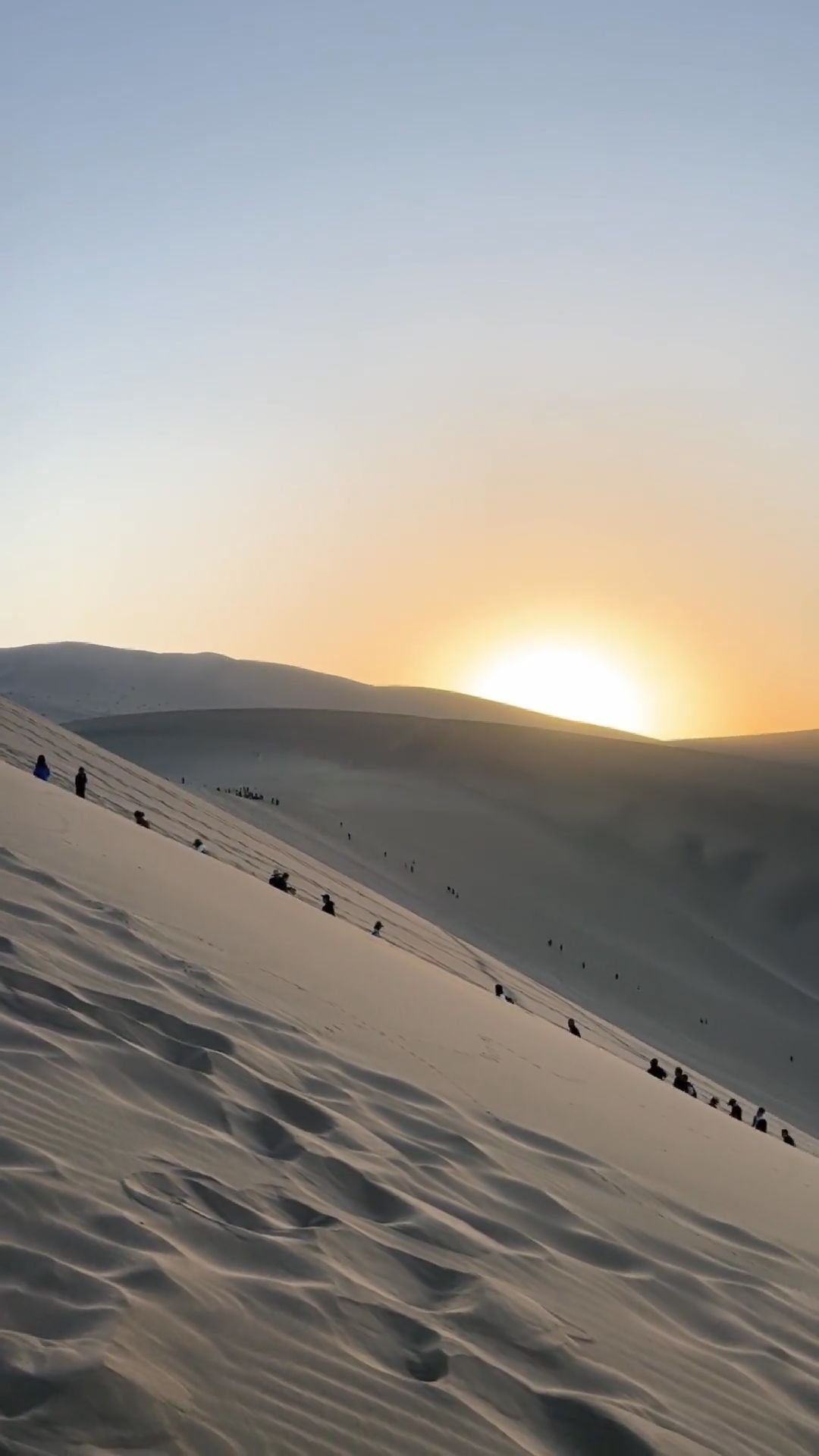 Echoing-Sand Dune