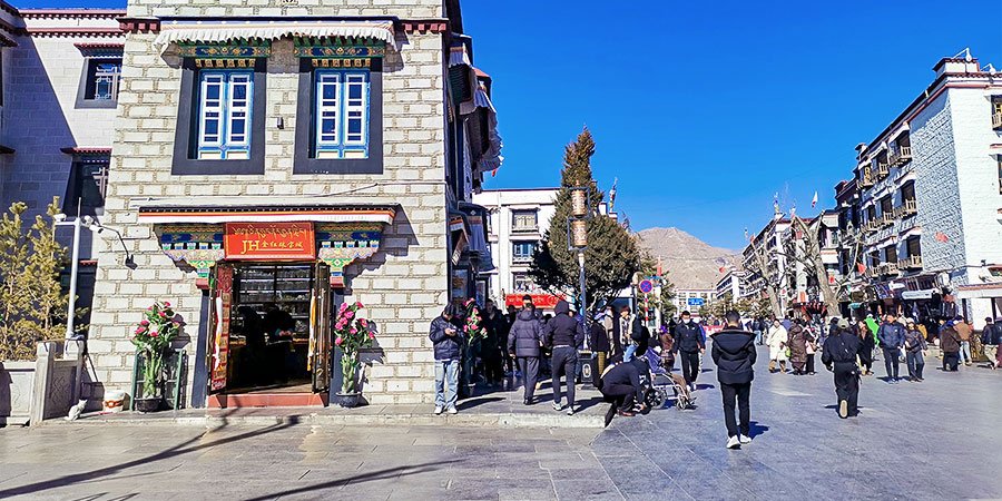 Visitors in Lhasa in Cold January