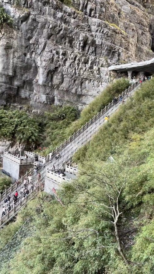 999 Steps to Tianmen Cave, Tianmen Mountain