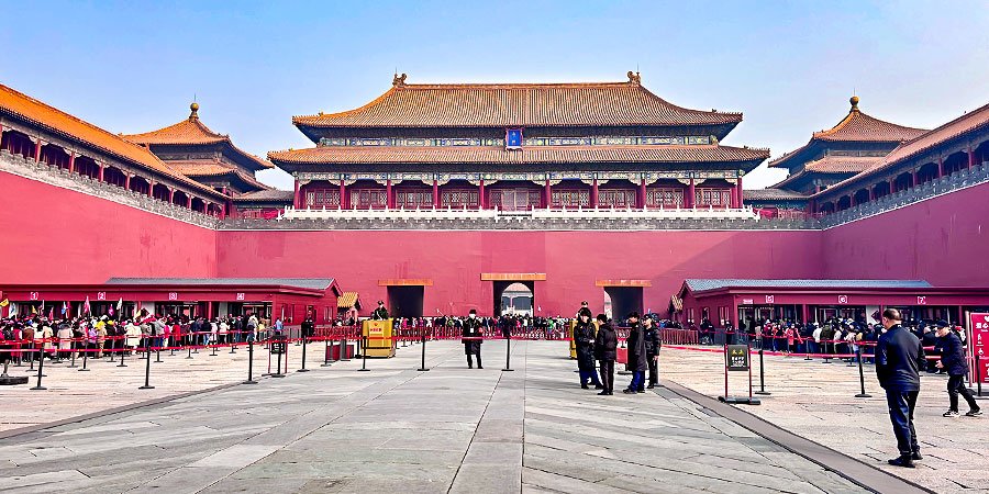 Crowds at the Entrance of Forbidden City
