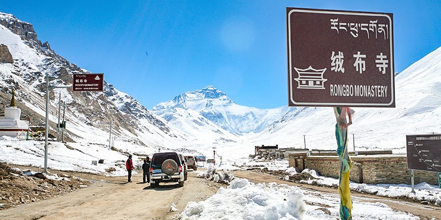 On the way to Mount Everest On the way to Mount Everest