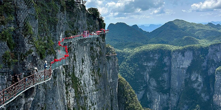 Ruyi Glass Walkway at Seven Star Mountain Ruyi Glass Walkway at Seven Star Mountain