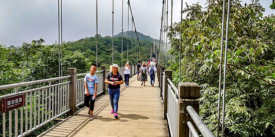 Tourists on Tian Mountain