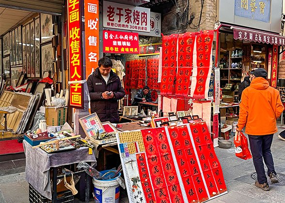 Selling Spring Festival Couplets