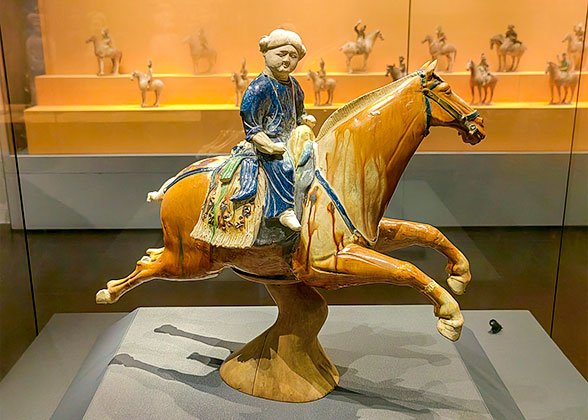 Tricolor-glazed Galloping-horse-shaped Pottery
