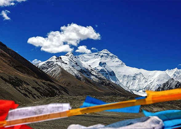 Enjoy Sweeping Views of Snow Peaks Enjoy Sweeping Views of Snow Peaks