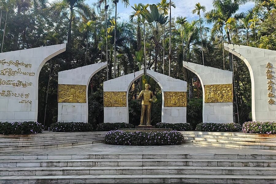 Park monument and palm trees in Jinghong