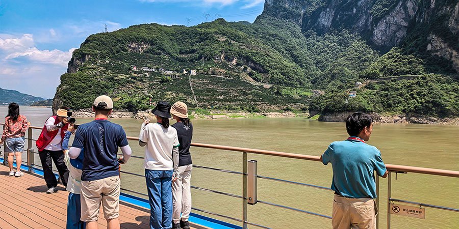 Yangtze River Cruise in Summer Yangtze River Cruise in Summer