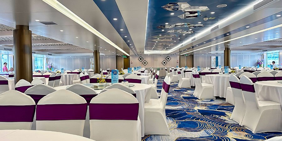 The Restaurant on Yangtze River Cruiseship