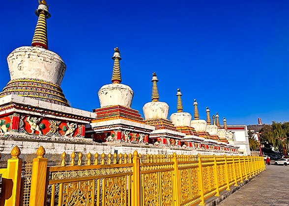 White Pagodas in Kumbum Monastery White Pagodas in Kumbum Monastery