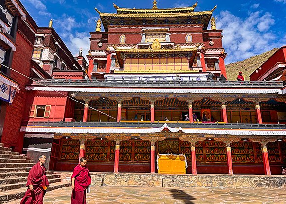 Visit the Tashilunpo Monastery Visit the Tashilunpo Monastery
