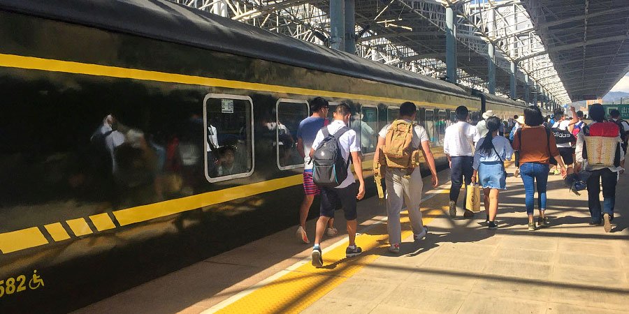 Take a Normal Train at Luoyang Station