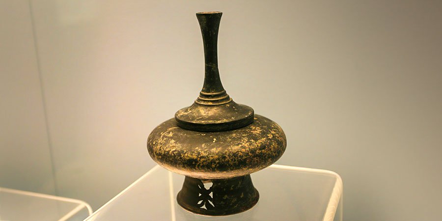 Black Pottery Vase (2600 BC – 2000 BC)