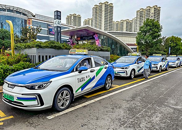 Get to Kunming South by Taxi