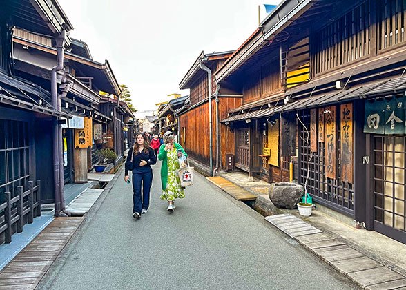 Takayama Takayama