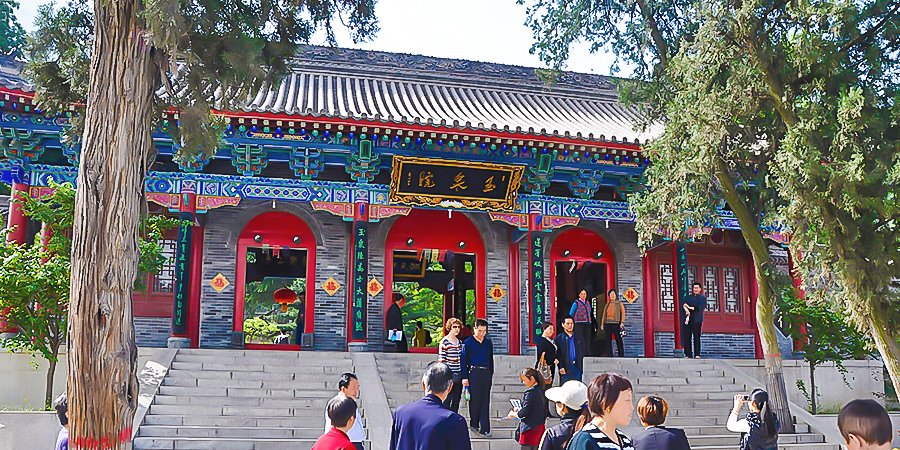 Entrance to Jade Spring Temple