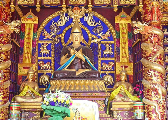 Tsong-kha-pa Statue