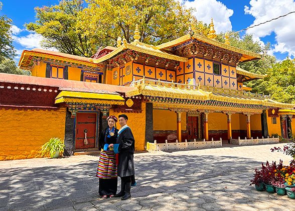 Norbulingka in May