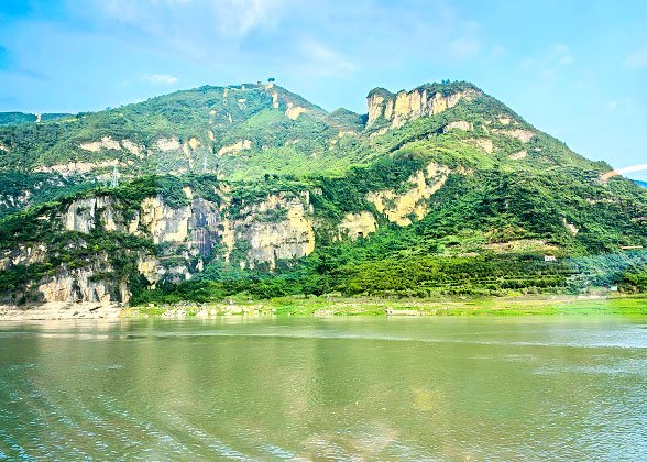 The Scenery along Yangtze River