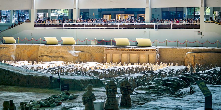 Terracotta Army Full of Visitors