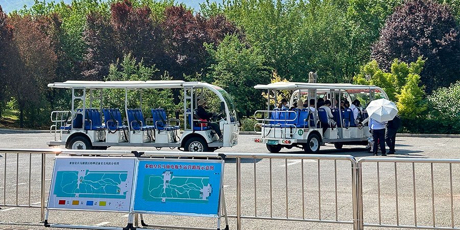 Sightseeing Bus in Lishan Garden