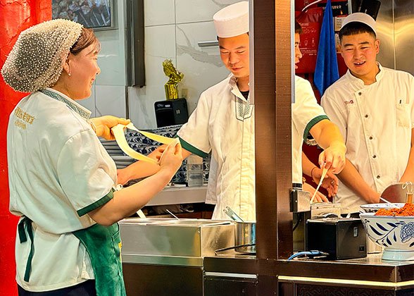 Taste Authentic Xi'an Hand-Pulled Noodles Taste Authentic Xi'an Hand-Pulled Noodles