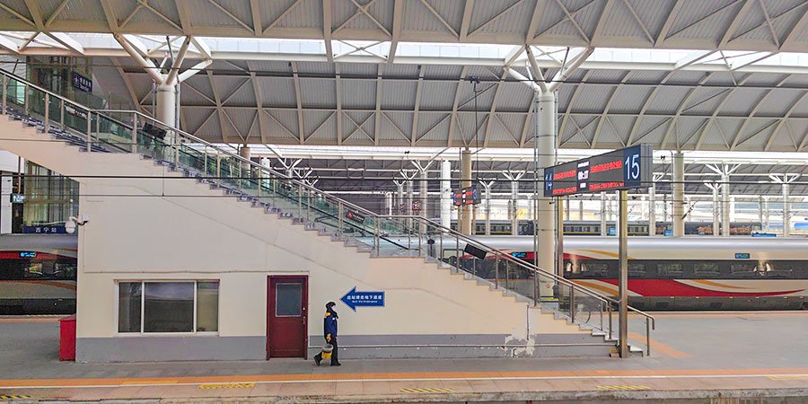 The Platform, Xining Train Station