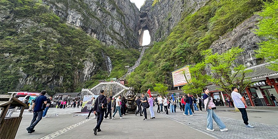Zhangjiajie Tianmen Cave (Heaven''s Gate)