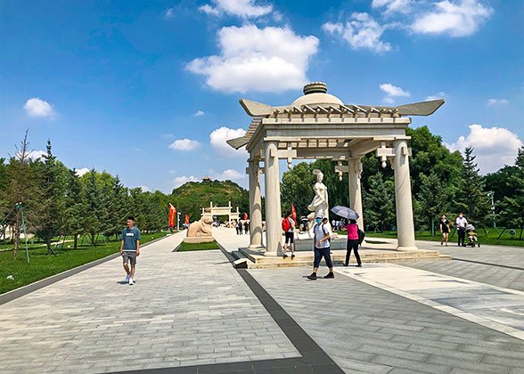 ZhaoJun Tomb in Peak Travel Season