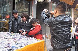 Vendors selling hairclips on Moslem Street