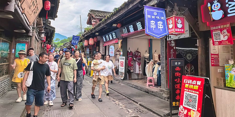 Hot Weather in Chengdu in Summer