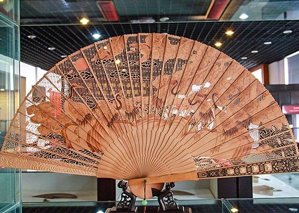 Sandalwood Folding Fans Sandalwood Folding Fans