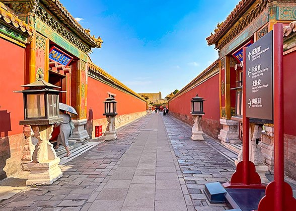 Way to Eternal Spring Palace