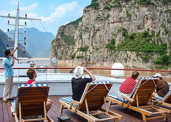 Sail through Three Gorges Sail through Three Gorges