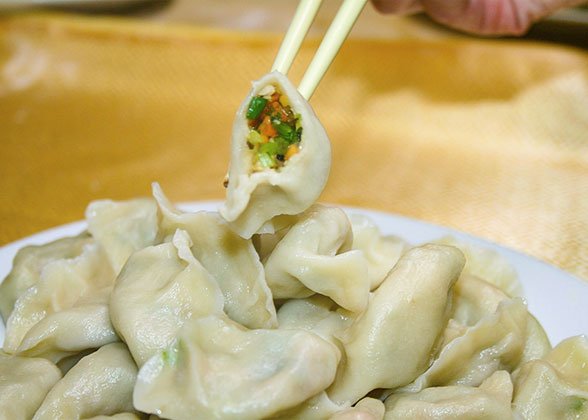Eat dumplings
