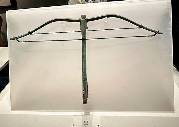 Bronze Crossbow Unearthed from Pit 1